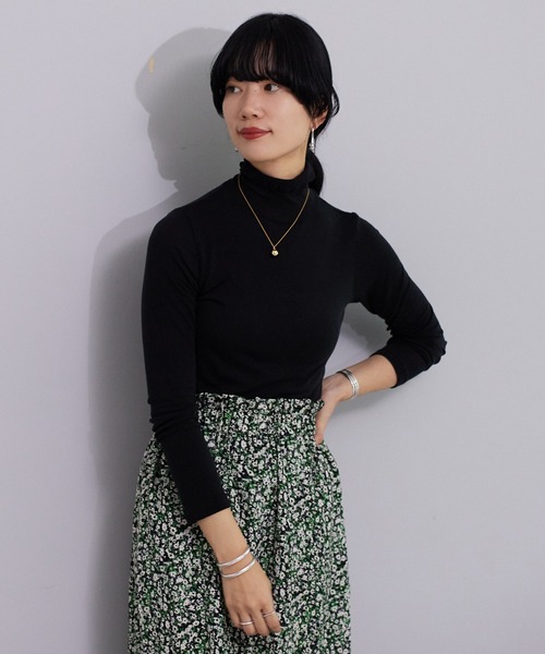 SHENERY（シーナリー）の「シアータートルネックプルオーバー（Tシャツ/カットソー・レディース・ブラック/オフホワイト/オレンジ/イエロー/ブルー/ピンク・FREE）」の16枚目の写真