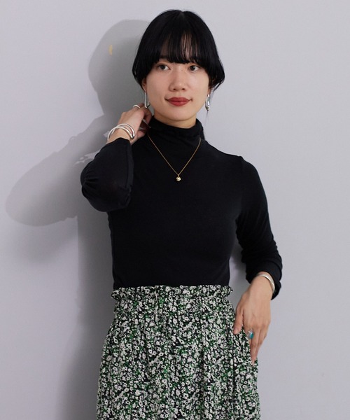 SHENERY（シーナリー）の「シアータートルネックプルオーバー（Tシャツ/カットソー・レディース・ブラック/オフホワイト/オレンジ/イエロー/ブルー/ピンク・FREE）」の14枚目の写真