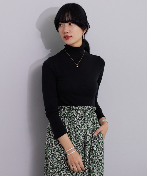 SHENERY（シーナリー）の「シアータートルネックプルオーバー（Tシャツ/カットソー・レディース・ブラック/オフホワイト/オレンジ/イエロー/ブルー/ピンク・FREE）」の15枚目の写真