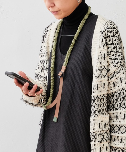 Beau're(ヴュレ)の「【全機種対応】ナイロン シャーリング モバイルストラップ スマホストラップ(スマホグッズ・レディース・ブラック/ベージュ/カーキ・フリー)」の3枚目の写真