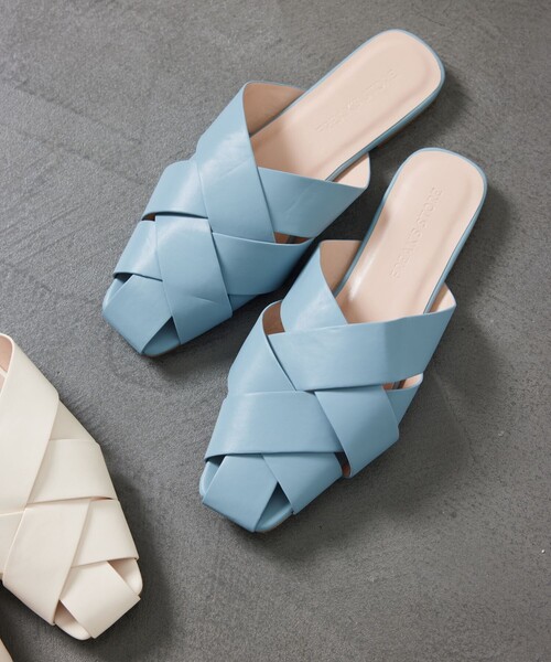 FREAK'S STORE（フリークスストア）の「【限定展開】編み込みデザインフラットサンダル（サンダル・レディース・ブラウン/ブラック/ブルー/ナチュラル・23.0cm/23.5cm/24.0cm/24.5cm）」の16枚目の写真