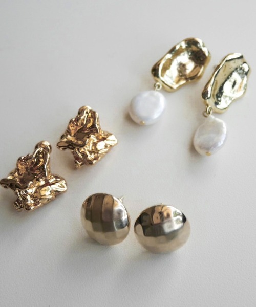 My shawty（ﾏｲｼｬｳﾃｨｰ）の「gold button pierce（ピアス（両耳用）・レディース・ゴールド・FREE）」の4枚目の写真