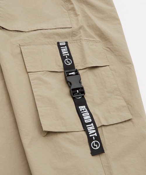 improves（インプローブス）の「サイド バックル ロゴプリント カーゴパンツ（カーゴパンツ・メンズ・ベージュ/オリーブ/ブラック・MEDIUM/LARGE）」の6枚目の写真
