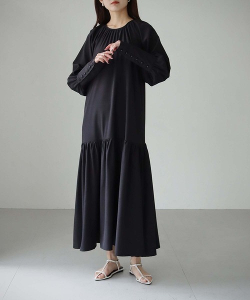 cheriella（シェリエラ）の「【cheriella】WEB限定袖ボタンドレープワンピース（ワンピース・レディース・ライトグレー/ベージュ/ブラック・M）」の2枚目の写真