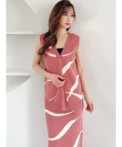 RESEXXY（リゼクシー）の「ニュアンスパターンニットベスト【セットアップ着用可能】（ベスト・レディース・ブラック/ピンク/イエロー・FREE）」の4枚目の写真