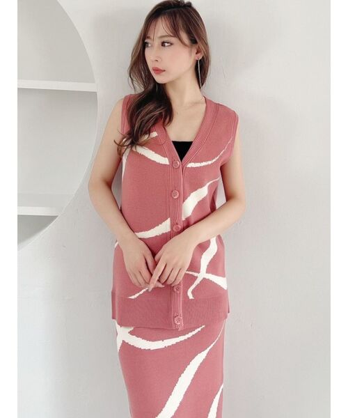 RESEXXY（リゼクシー）の「ニュアンスパターンニットベスト【セットアップ着用可能】（ベスト・レディース・ブラック/ピンク/イエロー・FREE）」の5枚目の写真