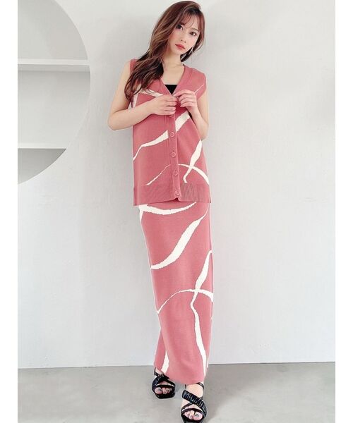 RESEXXY（リゼクシー）の「ニュアンスパターンニットベスト【セットアップ着用可能】（ベスト・レディース・ブラック/ピンク/イエロー・FREE）」の7枚目の写真