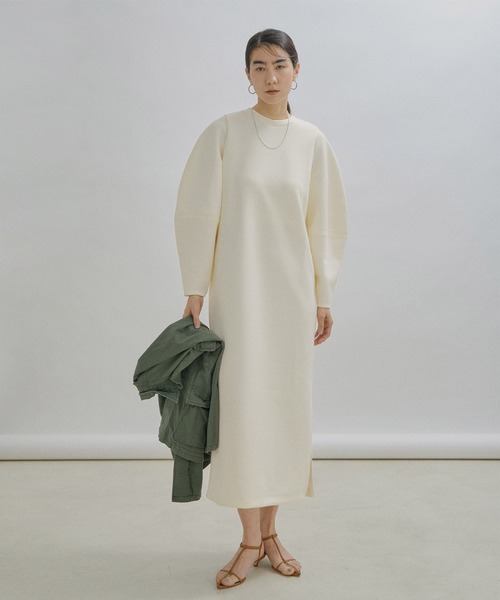 SALON adam et rope'（サロン アダム エ ロペ）の「ボリュームスリーブワンピース（ワンピース・レディース・ホワイト/ブラック/ブルー・FREE）」の20枚目の写真