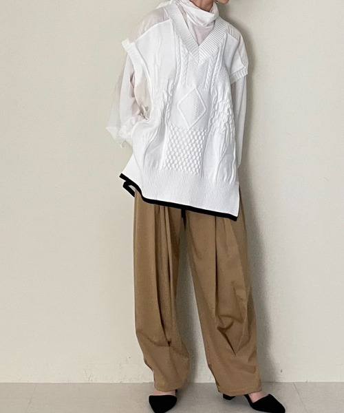 TEVALT（ヴァレット）の「ケーブル×ニットベスト（ベスト・レディース・アイボリー/キャメル/ネイビー・38）」の2枚目の写真