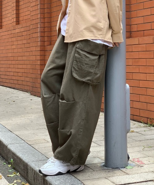 Ressaca(レサーカ)の「ルーズシルエット 2Wayミリタリーベイカーワイドカーゴパンツ(カーゴパンツ・メンズ・ブラック/カーキ/ホワイト・M/L/XL)」の17枚目の写真