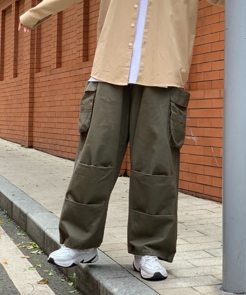 Ressaca(レサーカ)の「ルーズシルエット 2Wayミリタリーベイカーワイドカーゴパンツ(カーゴパンツ・メンズ・ブラック/カーキ/ホワイト・M/L/XL)」の19枚目の写真