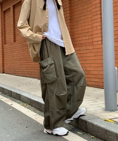 Ressaca(レサーカ)の「ルーズシルエット 2Wayミリタリーベイカーワイドカーゴパンツ(カーゴパンツ・メンズ・ブラック/カーキ/ホワイト・M/L/XL)」の20枚目の写真