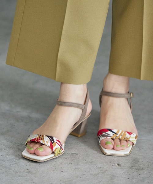carino（カリーノ）の「スクエアトゥストラップサンダル（サンダル・レディース・クリーム/ダークブラック/レッド・22.5cm/23cm/23.5cm/24cm/24.5cm）」の3枚目の写真