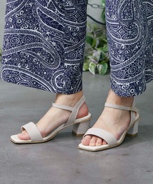 スクエアトゥストラップサンダル