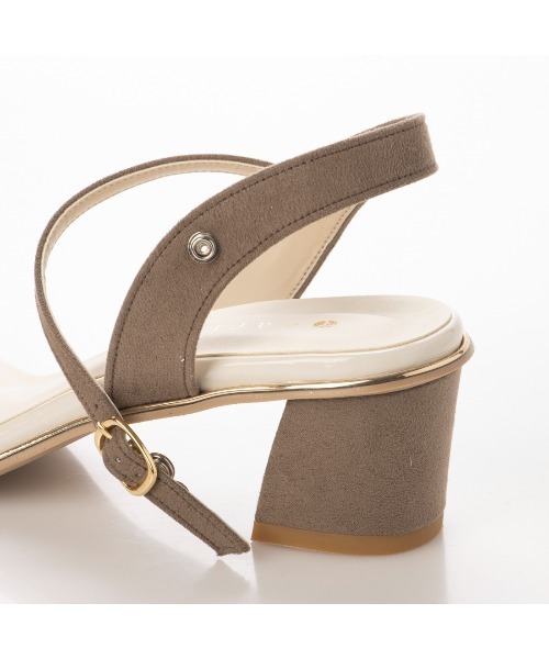 carino（カリーノ）の「スクエアトゥストラップサンダル（サンダル・レディース・クリーム/ダークブラック/レッド・22.5cm/23cm/23.5cm/24cm/24.5cm）」の16枚目の写真