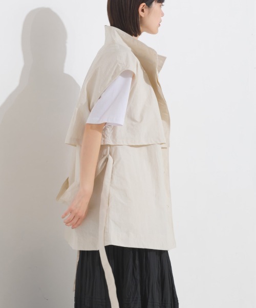 OMNES（オムネス）の「ノースリーブスタンドカラージャケット（その他アウター・レディース・グレイッシュベージュ/アイボリー/ブラック・FREE）」の10枚目の写真