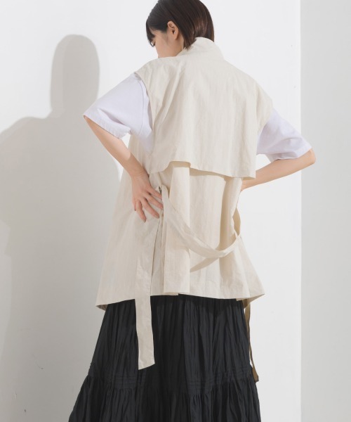 OMNES（オムネス）の「ノースリーブスタンドカラージャケット（その他アウター・レディース・グレイッシュベージュ/アイボリー/ブラック・FREE）」の11枚目の写真