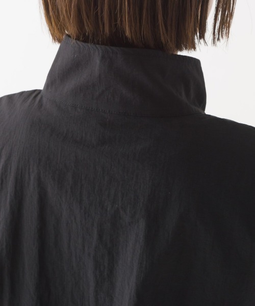 OMNES（オムネス）の「ノースリーブスタンドカラージャケット（その他アウター・レディース・グレイッシュベージュ/アイボリー/ブラック・FREE）」の5枚目の写真