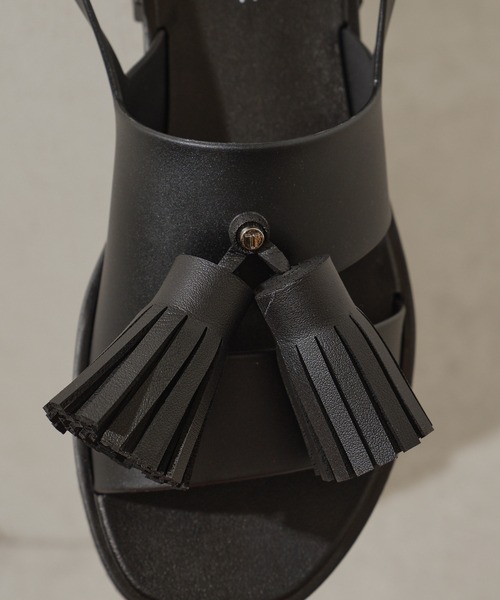 TEMPERATE(テンパレイト)の「《別注カラーあり》【TEMPERATE(テンパレイト)】タッセル付きサンダル(サンダル・レディース・ブラック/ブラウン/クリア・40/38/36)」の19枚目の写真