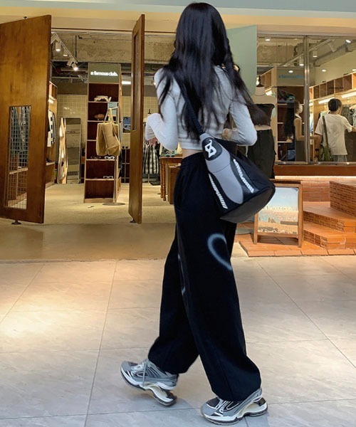 SONA（ソナ）の「KICKSEWING ハートペイントワイドジョガーバンディングパンツ（スウェットパンツ・レディース・ホワイト/ブラック/ベージュ・FREE）」の11枚目の写真