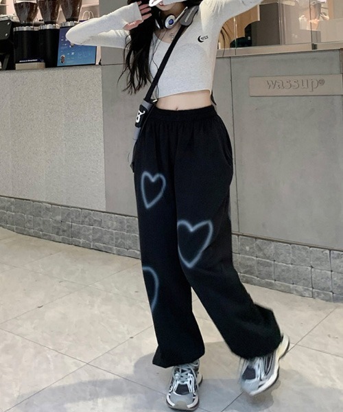 SONA（ソナ）の「KICKSEWING ハートペイントワイドジョガーバンディングパンツ（スウェットパンツ・レディース・ホワイト/ブラック/ベージュ・FREE）」の22枚目の写真