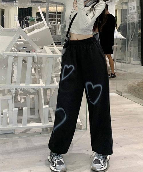 SONA（ソナ）の「KICKSEWING ハートペイントワイドジョガーバンディングパンツ（スウェットパンツ・レディース・ホワイト/ブラック/ベージュ・FREE）」の16枚目の写真