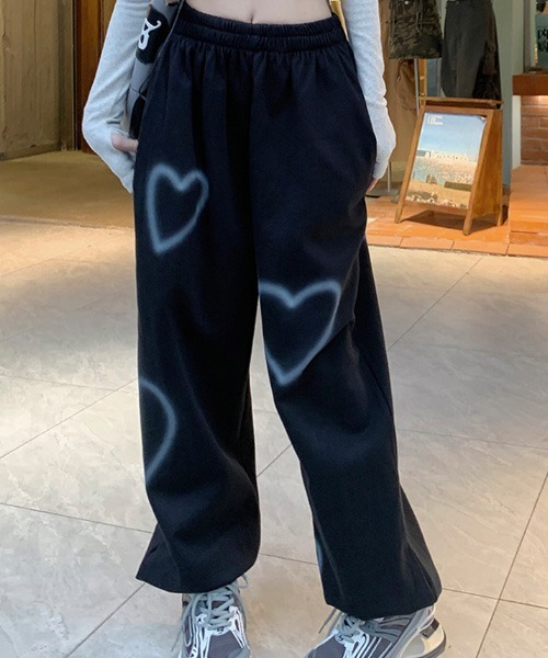 SONA（ソナ）の「KICKSEWING ハートペイントワイドジョガーバンディングパンツ（スウェットパンツ・レディース・ホワイト/ブラック/ベージュ・FREE）」の19枚目の写真