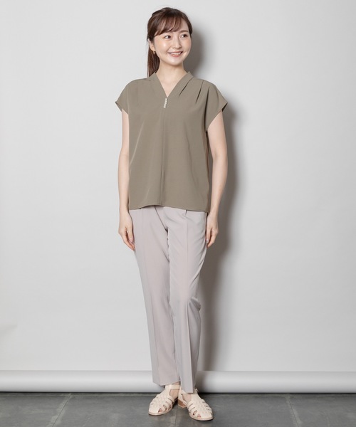 ELVENCE DEUX(エルベンスドゥ)の「パールツキVネックBL(シャツ/ブラウス・レディース・カーキ/ブラック・MEDIUM)」の21枚目の写真
