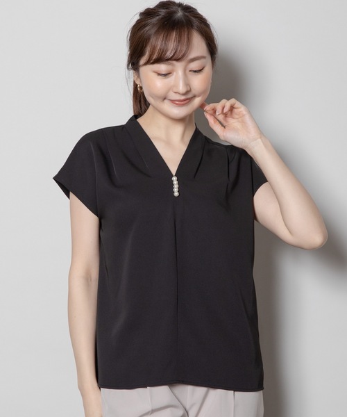 ELVENCE DEUX(エルベンスドゥ)の「パールツキVネックBL(シャツ/ブラウス・レディース・カーキ/ブラック・MEDIUM)」の10枚目の写真