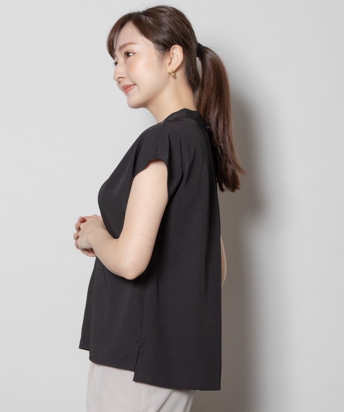 ELVENCE DEUX(エルベンスドゥ)の「パールツキVネックBL(シャツ/ブラウス・レディース・カーキ/ブラック・MEDIUM)」の18枚目の写真
