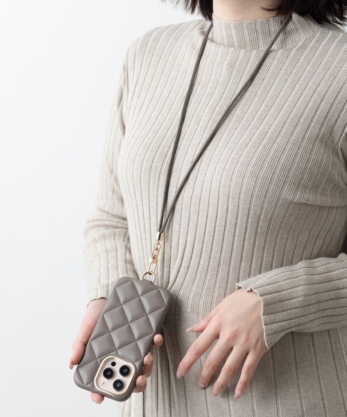 emonique（エモニーク）の「iPhone PUレザー キルティングデザイン ストラップ付スマホケース カバー 【11/11pro/12/12pro/13/13pro/14/14pro/15/15Pro/16/16pro/16e/17/17pro/Air対応】（スマホケース/カバー・レディース・ブラック/パープル/ベージュ/グリーン/ピンク・iPhone 11/iPhone 11 Pro/iPhone 12/iPhone 12 Pro/iPhone 13/iPhone 13 Pro/iPhone 14/iPhone 14 Pro/iPhone 15 Pro/iPhone 15/iPhone 16/iPhone 16 Pro/iPhone 16e/iPhone 17/iPhone 17 Pro/iPhone Air）」の2枚目の写真