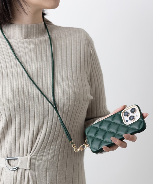 emonique（エモニーク）の「iPhone PUレザー キルティングデザイン ストラップ付スマホケース カバー 【11/11pro/12/12pro/13/13pro/14/14pro/15/15Pro/16/16pro/16e/17/17pro/Air対応】（スマホケース/カバー・レディース・ブラック/パープル/ベージュ/グリーン/ピンク・iPhone 11/iPhone 11 Pro/iPhone 12/iPhone 12 Pro/iPhone 13/iPhone 13 Pro/iPhone 14/iPhone 14 Pro/iPhone 15 Pro/iPhone 15/iPhone 16/iPhone 16 Pro/iPhone 16e/iPhone 17/iPhone 17 Pro/iPhone Air）」の3枚目の写真