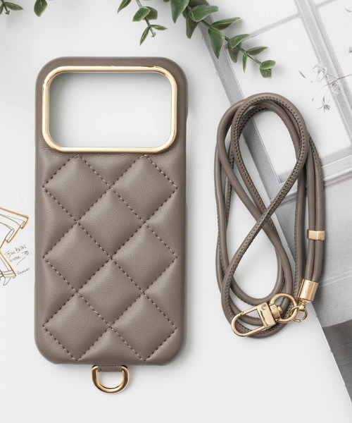 emonique（エモニーク）の「iPhone PUレザー キルティングデザイン ストラップ付スマホケース カバー 【11/11pro/12/12pro/13/13pro/14/14pro/15/15Pro/16/16pro/16e/17/17pro/Air対応】（スマホケース/カバー・レディース・ブラック/パープル/ベージュ/グリーン/ピンク・iPhone 11/iPhone 11 Pro/iPhone 12/iPhone 12 Pro/iPhone 13/iPhone 13 Pro/iPhone 14/iPhone 14 Pro/iPhone 15 Pro/iPhone 15/iPhone 16/iPhone 16 Pro/iPhone 16e/iPhone 17/iPhone 17 Pro/iPhone Air）」の7枚目の写真