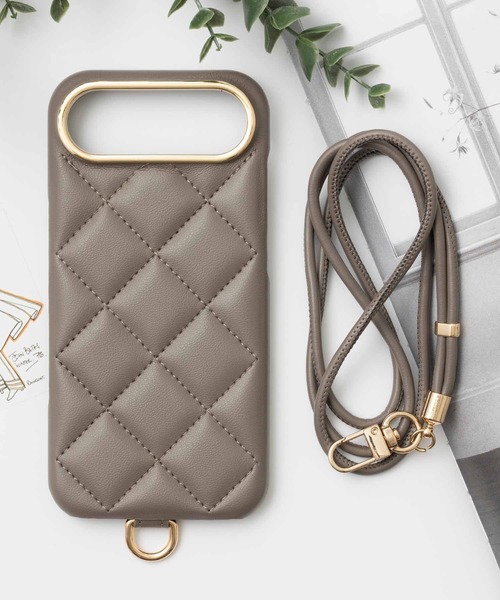 emonique（エモニーク）の「iPhone PUレザー キルティングデザイン ストラップ付スマホケース カバー 【11/11pro/12/12pro/13/13pro/14/14pro/15/15Pro/16/16pro/16e/17/17pro/Air対応】（スマホケース/カバー・レディース・ブラック/パープル/ベージュ/グリーン/ピンク・iPhone 11/iPhone 11 Pro/iPhone 12/iPhone 12 Pro/iPhone 13/iPhone 13 Pro/iPhone 14/iPhone 14 Pro/iPhone 15 Pro/iPhone 15/iPhone 16/iPhone 16 Pro/iPhone 16e/iPhone 17/iPhone 17 Pro/iPhone Air）」の6枚目の写真