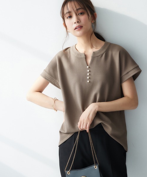 nissen(ニッセン)の「ふくれジャガードカットソーパール調ビーズ付スキッパートップス(Tシャツ/カットソー・レディース・ブラック/グリーン/モカ・S/M/L/LL)」の2枚目の写真