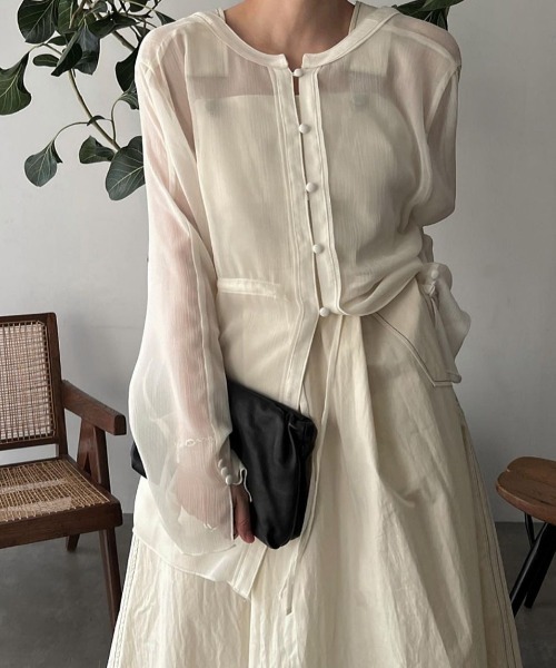 WILLFULLY（ウィルフリー）の「shirring pattern v neck 3way BL