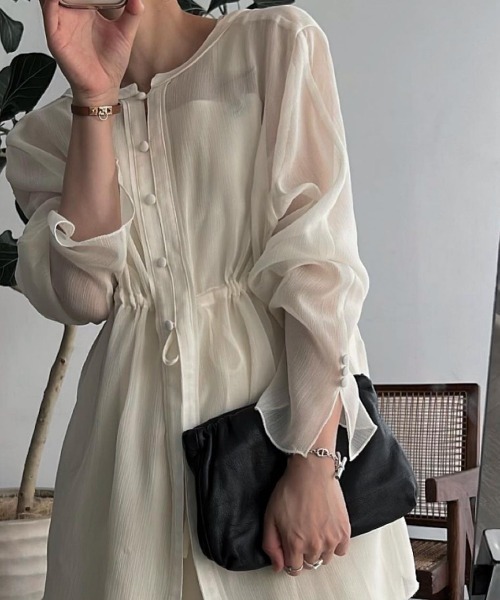WILLFULLY（ウィルフリー）の「shirring pattern v neck 3way BL