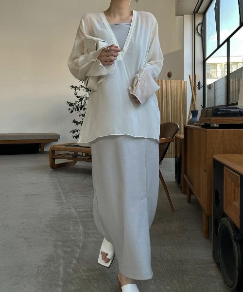 WILLFULLY（ウィルフリー）の「shirring pattern v neck 3way BL 