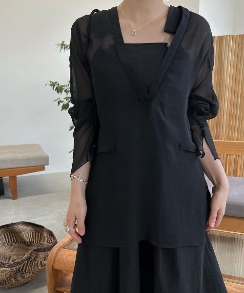 WILLFULLY（ウィルフリー）の「shirring pattern v neck 3way BL 