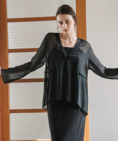 WILLFULLY（ウィルフリー）の「shirring pattern v neck 3way BL 