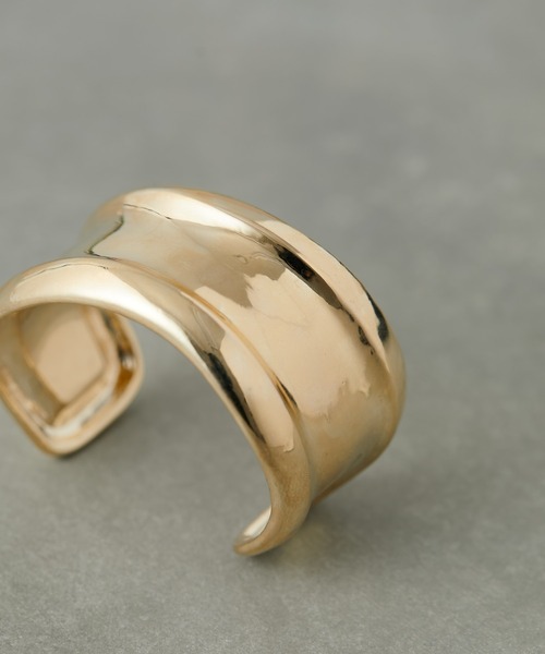 ear PAPILLONNER（イアパピヨネ）の「幅広メタルバングル（バングル/リストバンド・レディース・ゴールド/シルバー・FREE）」の3枚目の写真