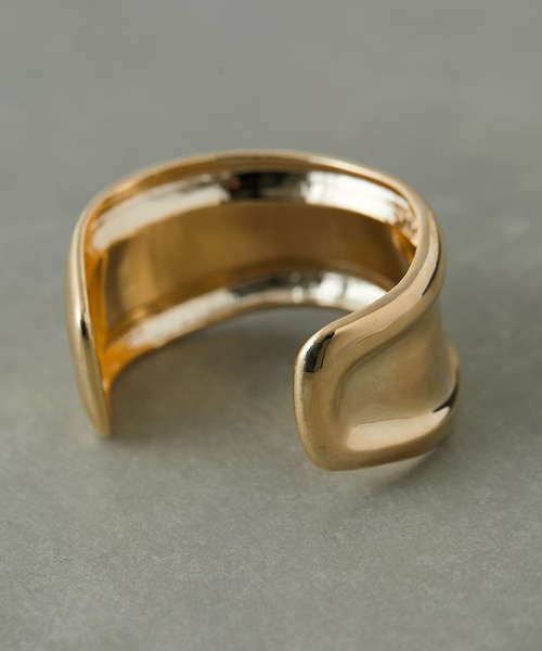 ear PAPILLONNER（イアパピヨネ）の「幅広メタルバングル（バングル/リストバンド・レディース・ゴールド/シルバー・FREE）」の5枚目の写真