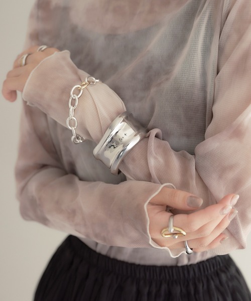 ear PAPILLONNER（イアパピヨネ）の「幅広メタルバングル（バングル/リストバンド・レディース・ゴールド/シルバー・FREE）」の10枚目の写真