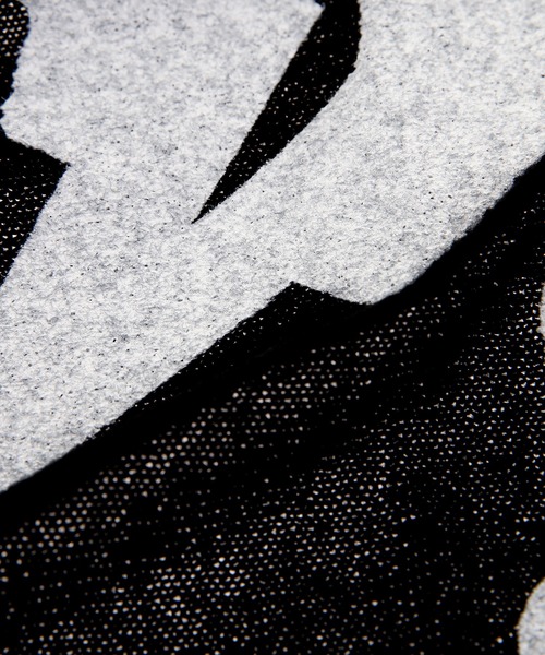 TAKAHIROMIYASHITATheSoloIst.（タカヒロミヤシタザソロイスト）の「cashmere silk huge knit bandana.（バンダナ/スカーフ・メンズ・ブラック/ホワイト/ブラック系その他・ONE SIZE）」の4枚目の写真