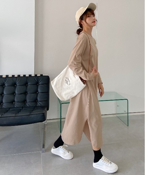 ad thie(アドティエ)の「サイドスリット Tシャツ ワンピース(ワンピース・レディース・ブルー/チャコール/ブラック/ブラウン/ダークブラウン・FREE/LL)」の21枚目の写真