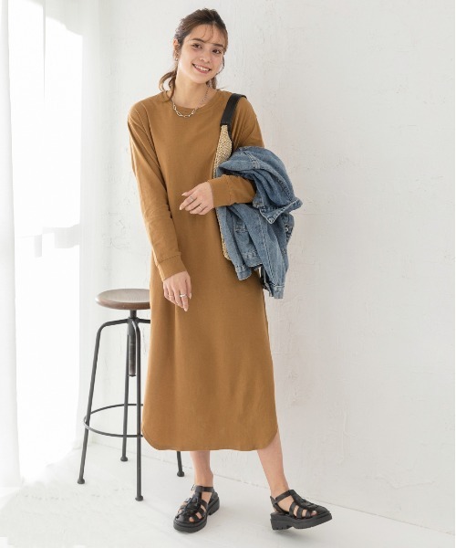 ad thie(アドティエ)の「サイドスリット Tシャツ ワンピース(ワンピース・レディース・ブルー/チャコール/ブラック/ブラウン/ダークブラウン・FREE/LL)」の15枚目の写真