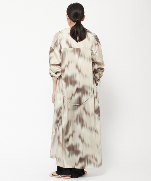 CHICS（シックス）の「【CHICS/シックス】別注ロングガウン（その他トップス・レディース・ベージュ・FREE）」の2枚目の写真