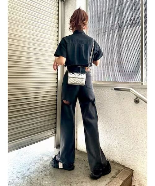 EVRIS（エヴリス）の「ハーフスリーブデニムショートシャツ（シャツ/ブラウス・レディース・インディゴブルー/ブラック・FREE）」の21枚目の写真
