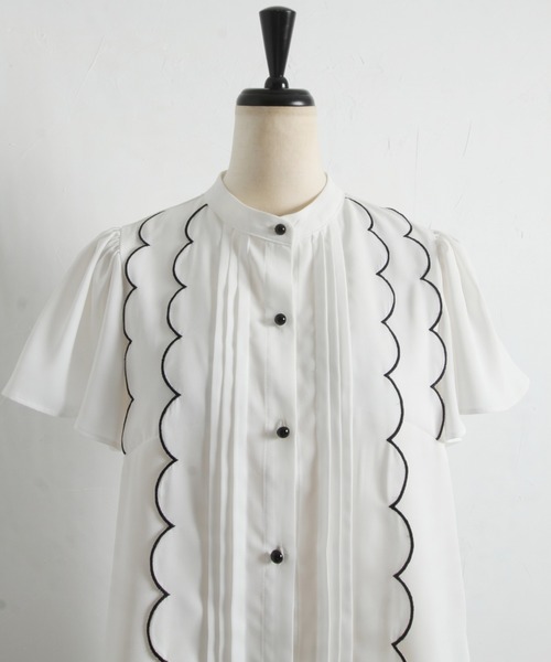 tocco closet（トッコ　クローゼット）の「フロントタック×スカラップ刺繍フレアスリーブ配色ブラウス（シャツ/ブラウス・レディース・オフホワイト/ピンク・M）」の20枚目の写真