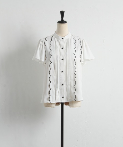 tocco closet（トッコ　クローゼット）の「フロントタック×スカラップ刺繍フレアスリーブ配色ブラウス（シャツ/ブラウス・レディース・オフホワイト/ピンク・M）」の15枚目の写真